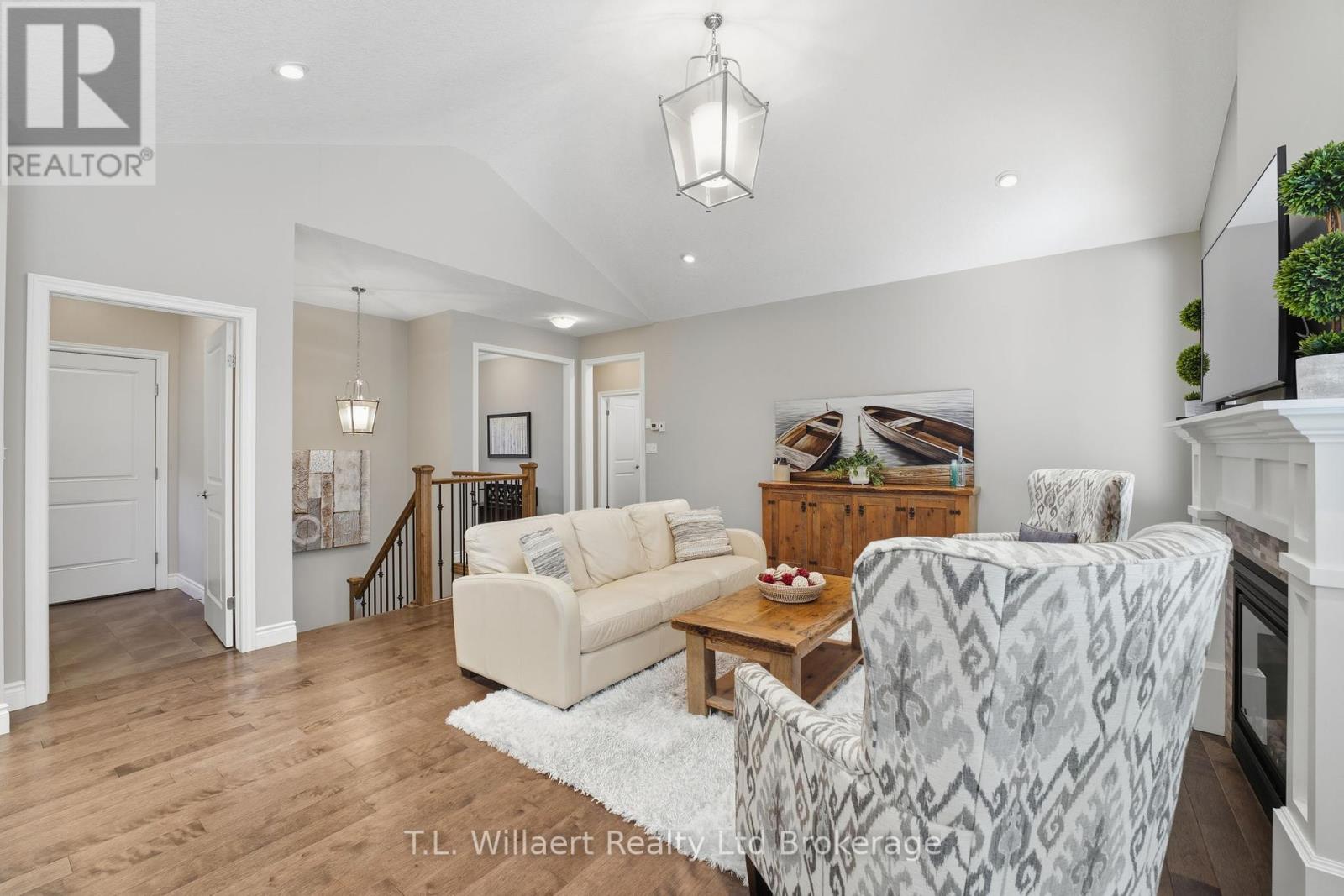 64 Colin Avenue, Tillsonburg, Ontario  N4G 0E5 - Photo 6 - X12455541