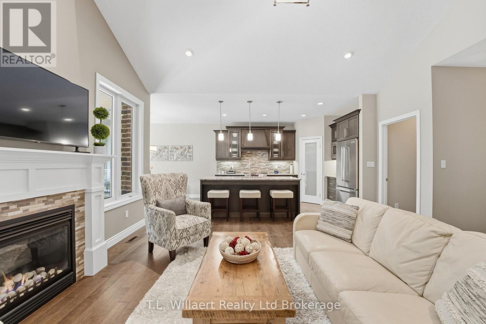64 Colin Avenue, Tillsonburg, Ontario  N4G 0E5 - Photo 7 - X12455541