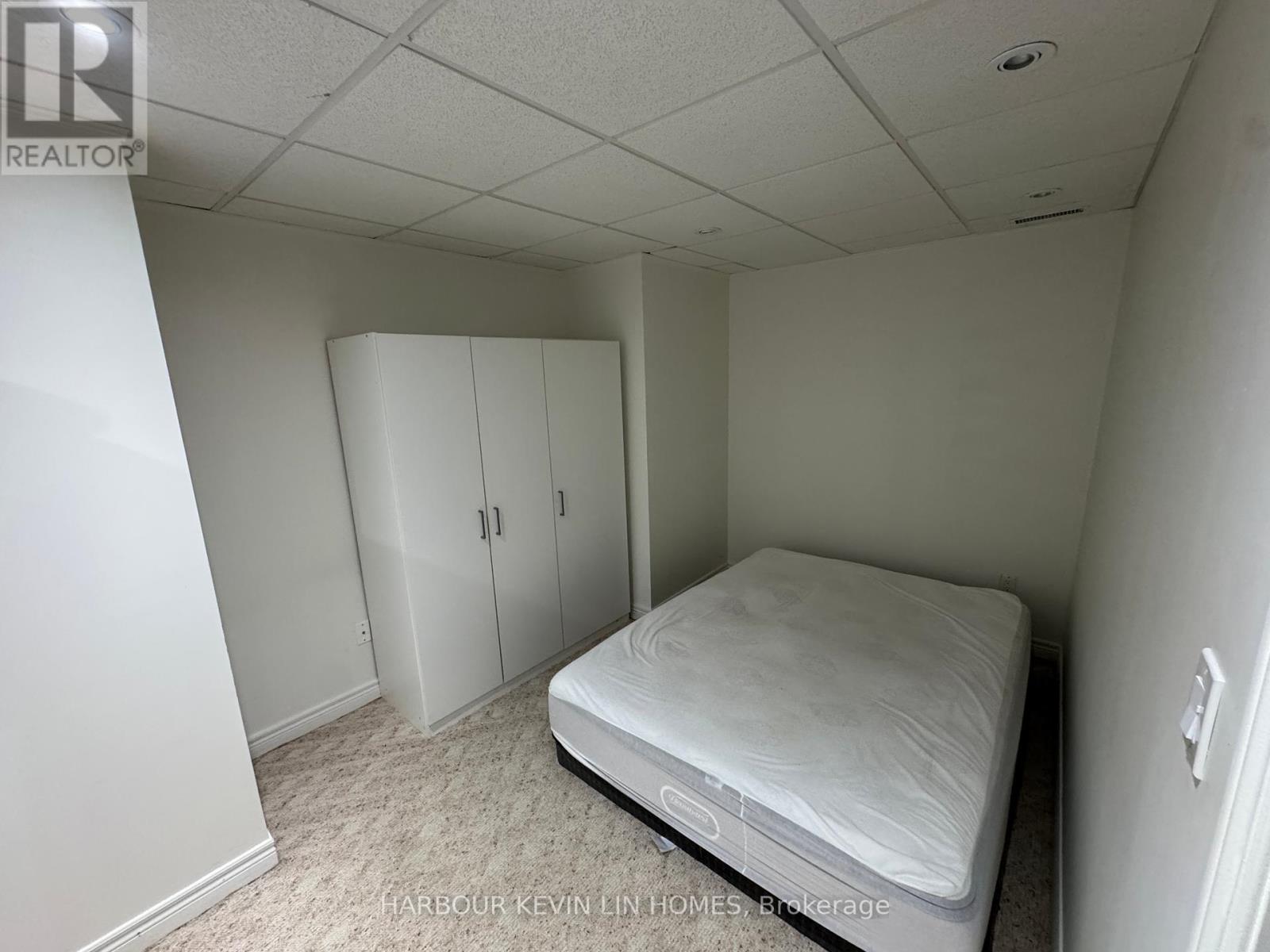 25 Desert View Crescent, Richmond Hill, Ontario  L4C 0K3 - Photo 6 - N12455488