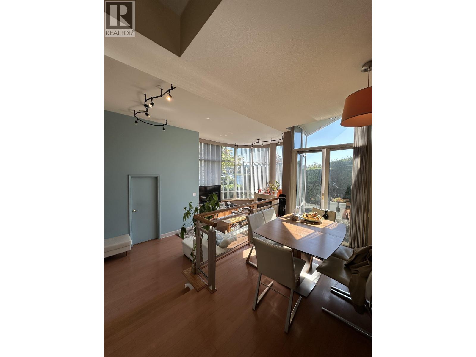 122 1228 Marinaside Crescent, Vancouver, British Columbia  V6Z 2W4 - Photo 4 - R3017220