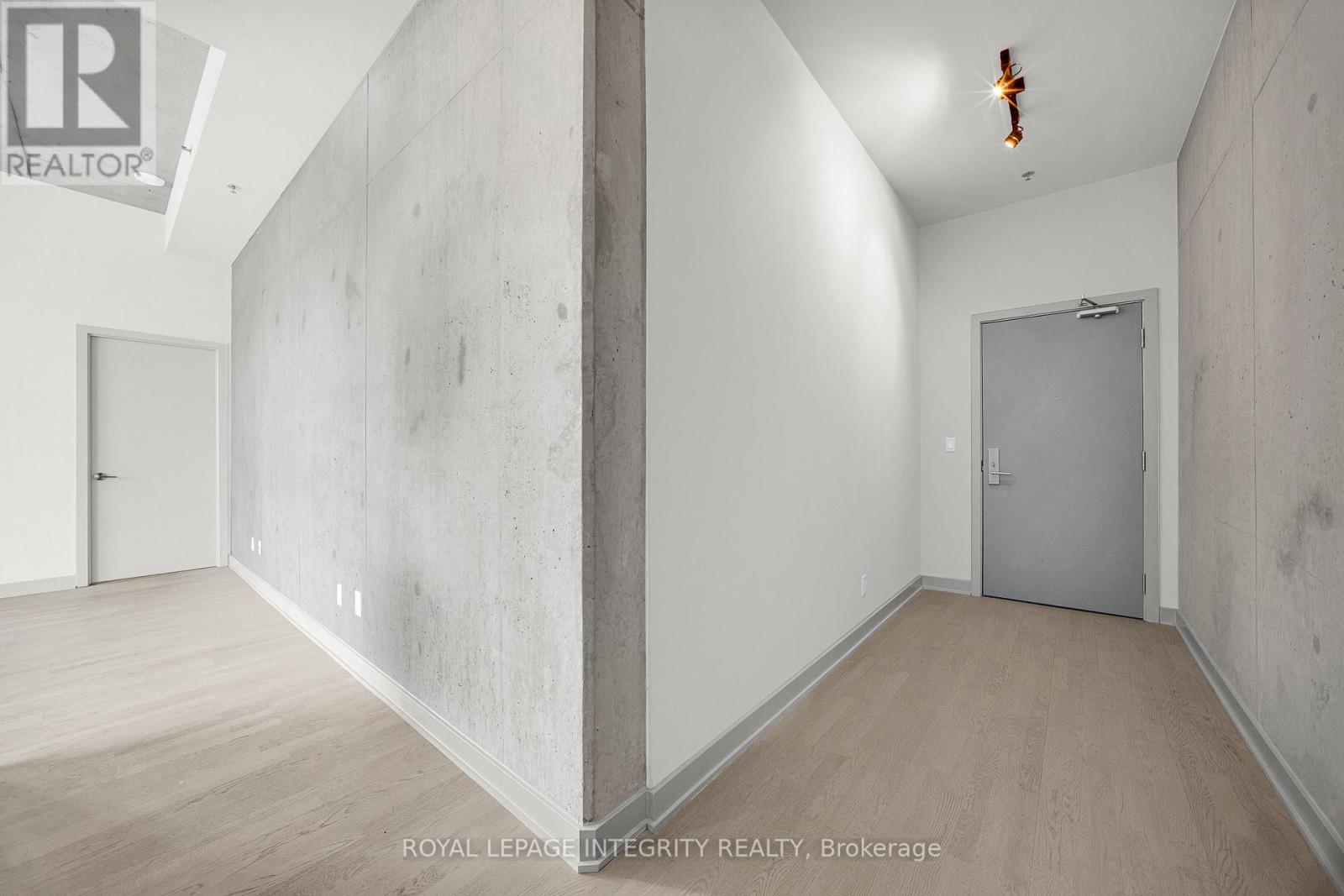 802 - 203 Catherine Street, Ottawa, Ontario  K2P 1J5 - Photo 6 - X12455504