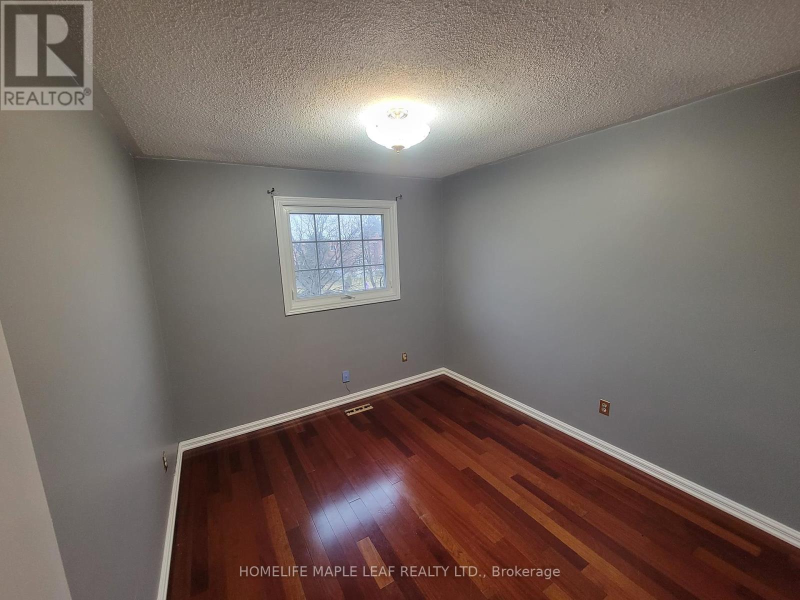 Upper - 4 Ashurst Crescent, Brampton, Ontario  L6V 3N8 - Photo 11 - W12455490