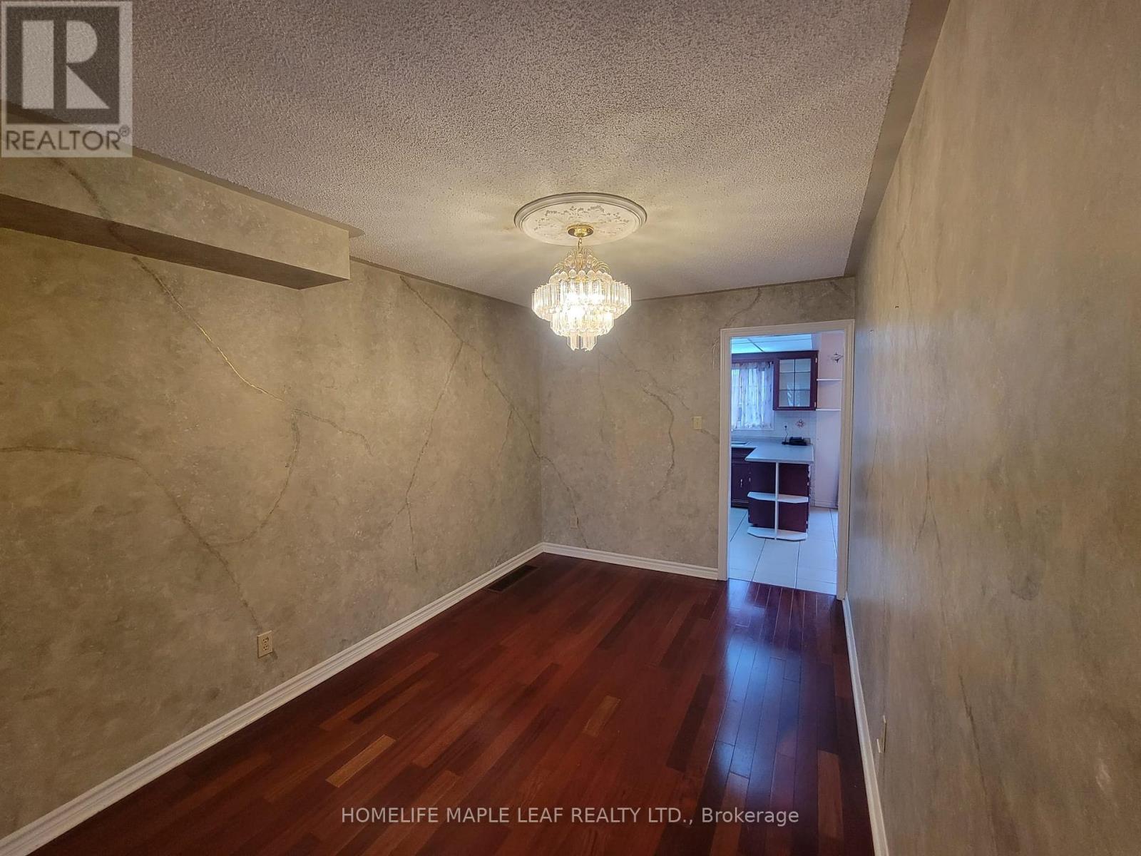 Upper - 4 Ashurst Crescent, Brampton, Ontario  L6V 3N8 - Photo 5 - W12455490