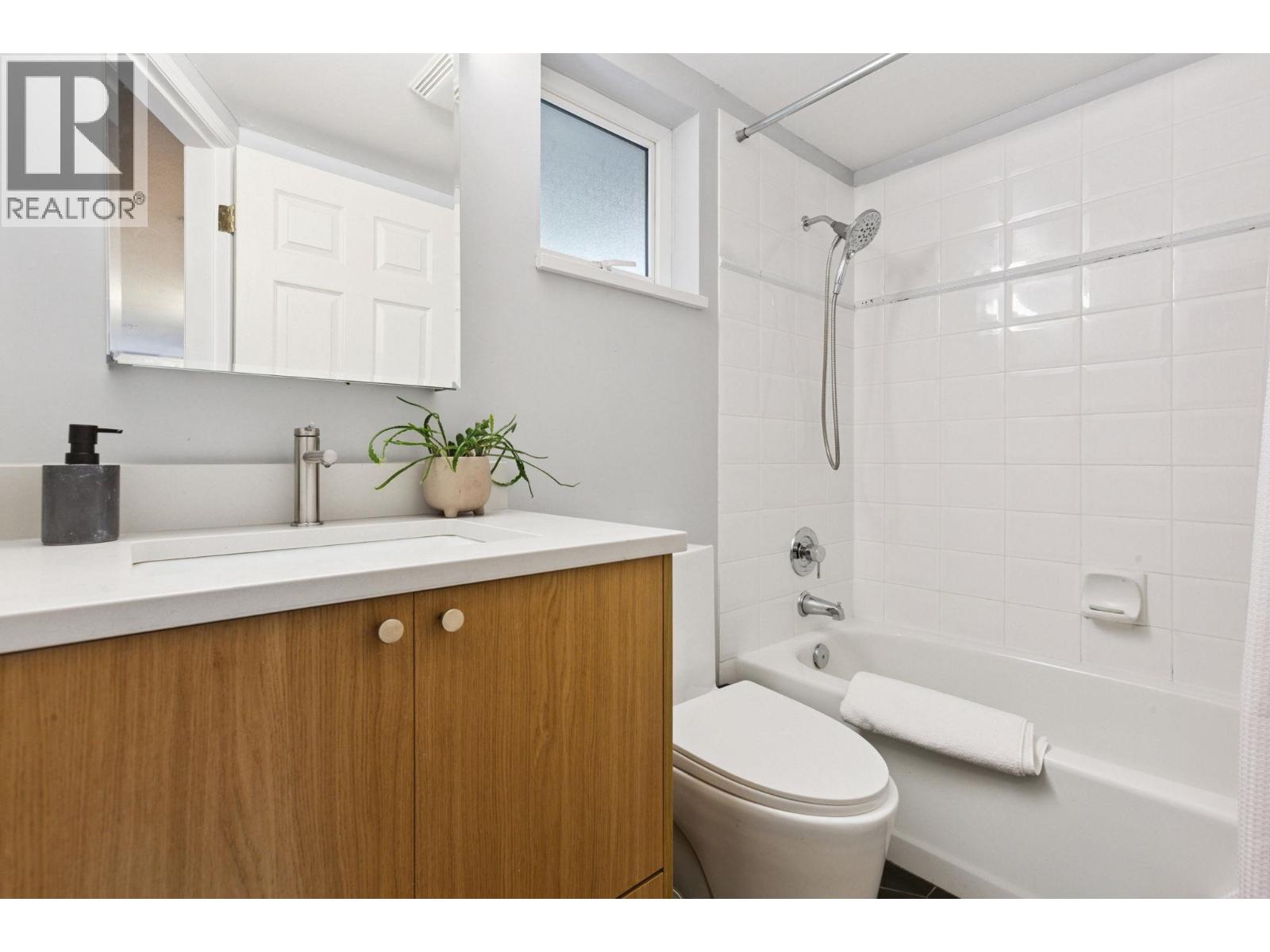 314 2565 W Broadway Street, Vancouver, British Columbia  V6K 2E9 - Photo 12 - R3056929