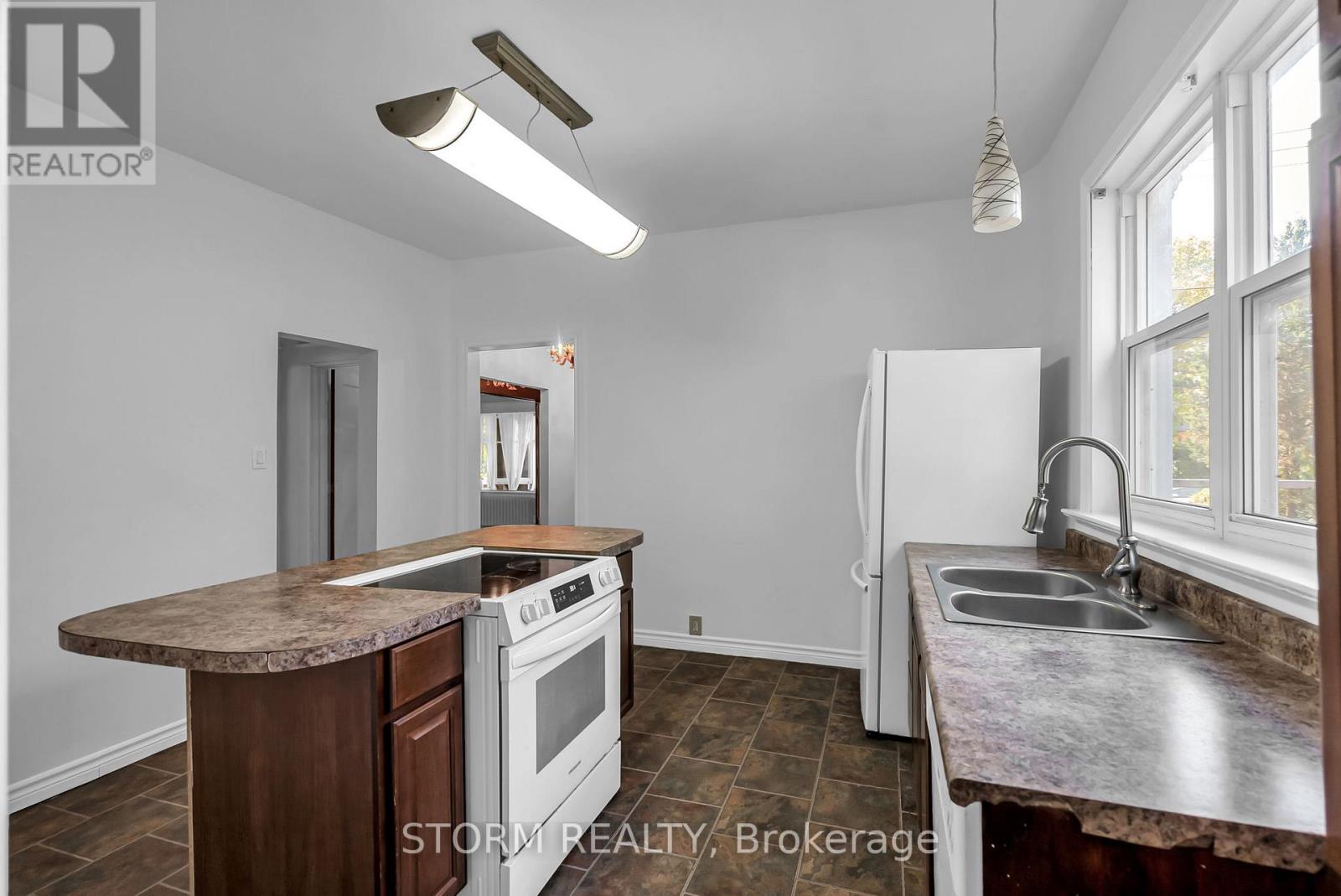 239 1st Street E, Cornwall, Ontario  K6H 1K9 - Photo 17 - X12455525