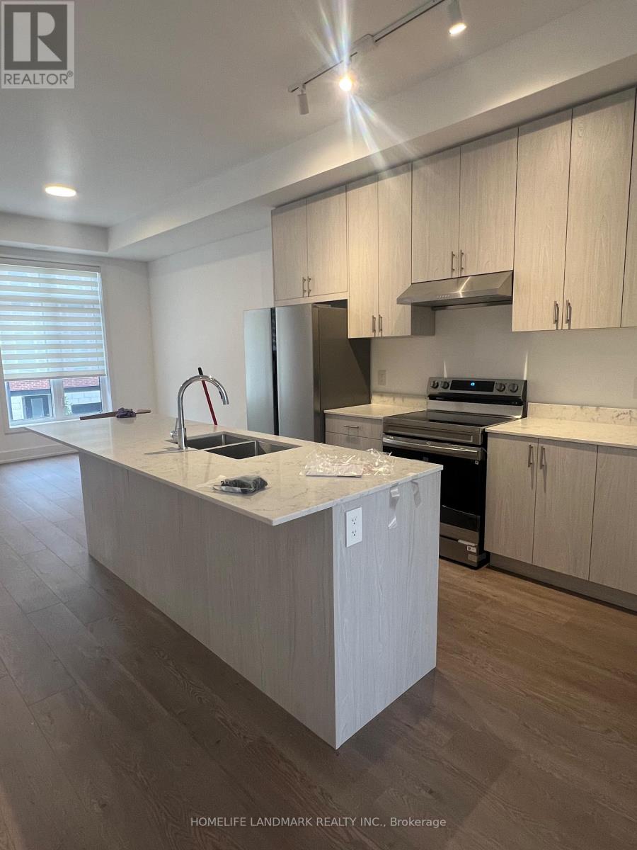 4 Chestnut Court, Aurora, Ontario  L4G 4A4 - Photo 4 - N12455128