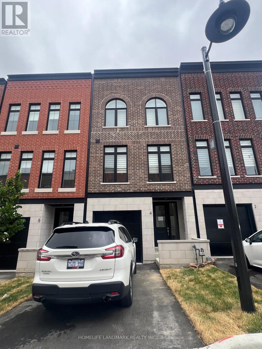 4 CHESTNUT COURT, Aurora, Ontario