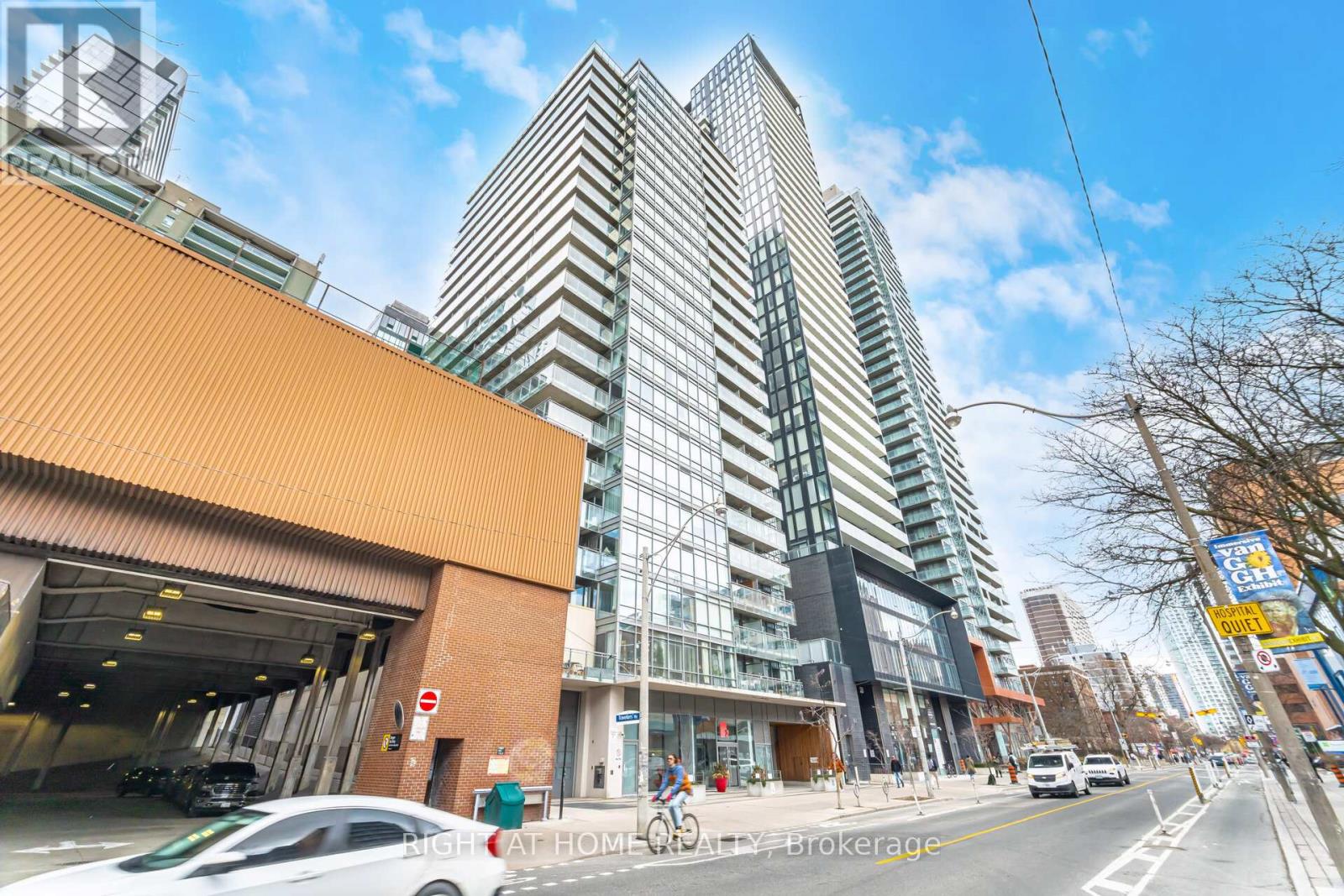605 - 22 WELLESLEY STREET E, Toronto, Ontario