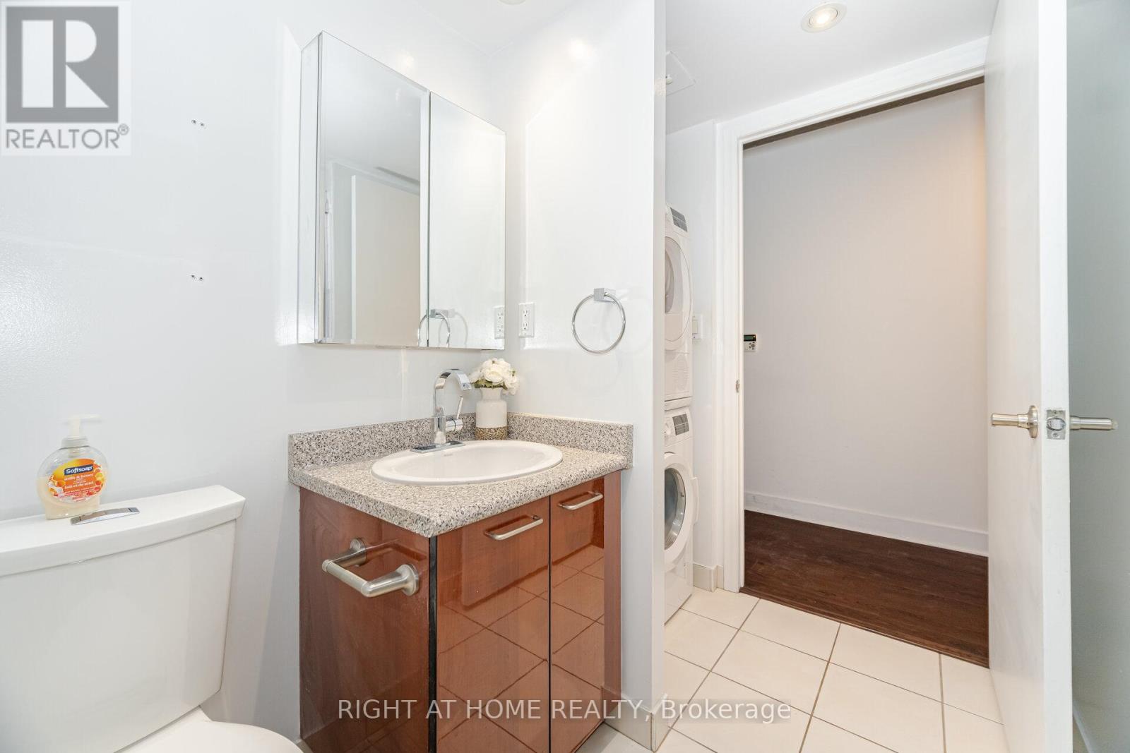 605 - 22 Wellesley Street E, Toronto, Ontario  M4Y 1G3 - Photo 24 - C12455544
