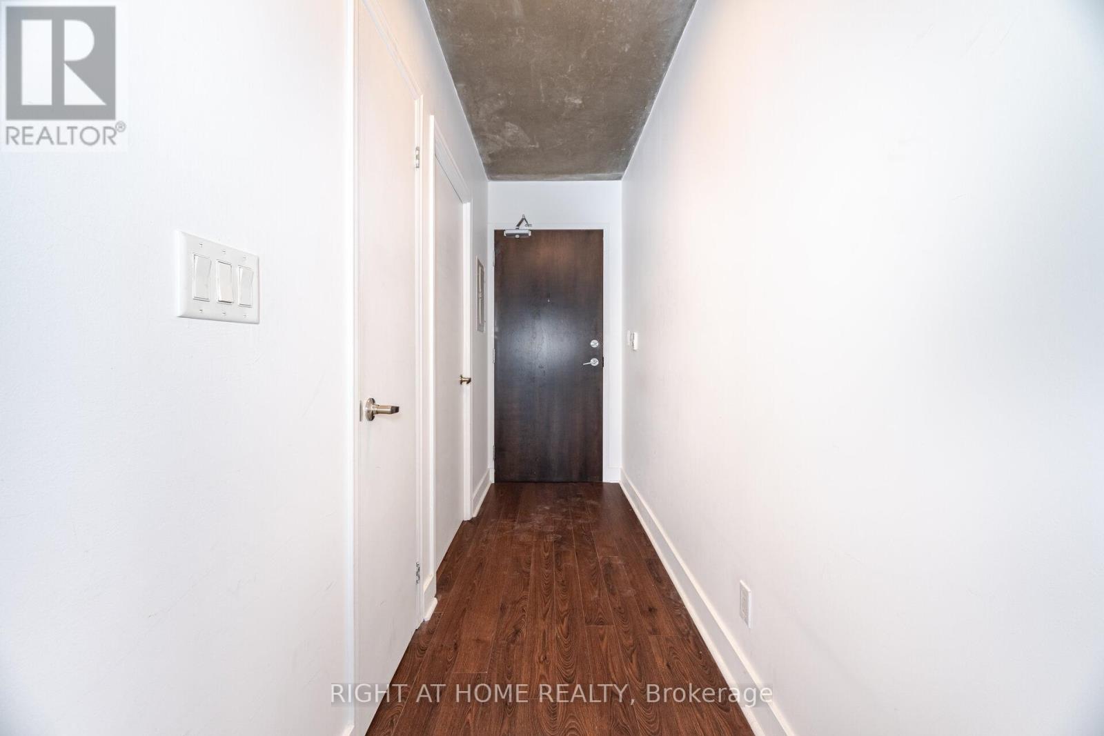 605 - 22 Wellesley Street E, Toronto, Ontario  M4Y 1G3 - Photo 5 - C12455544