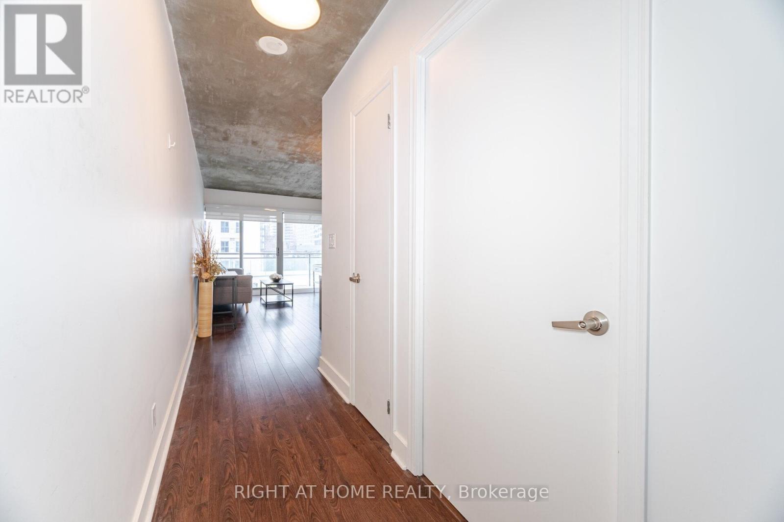 605 - 22 Wellesley Street E, Toronto, Ontario  M4Y 1G3 - Photo 6 - C12455544