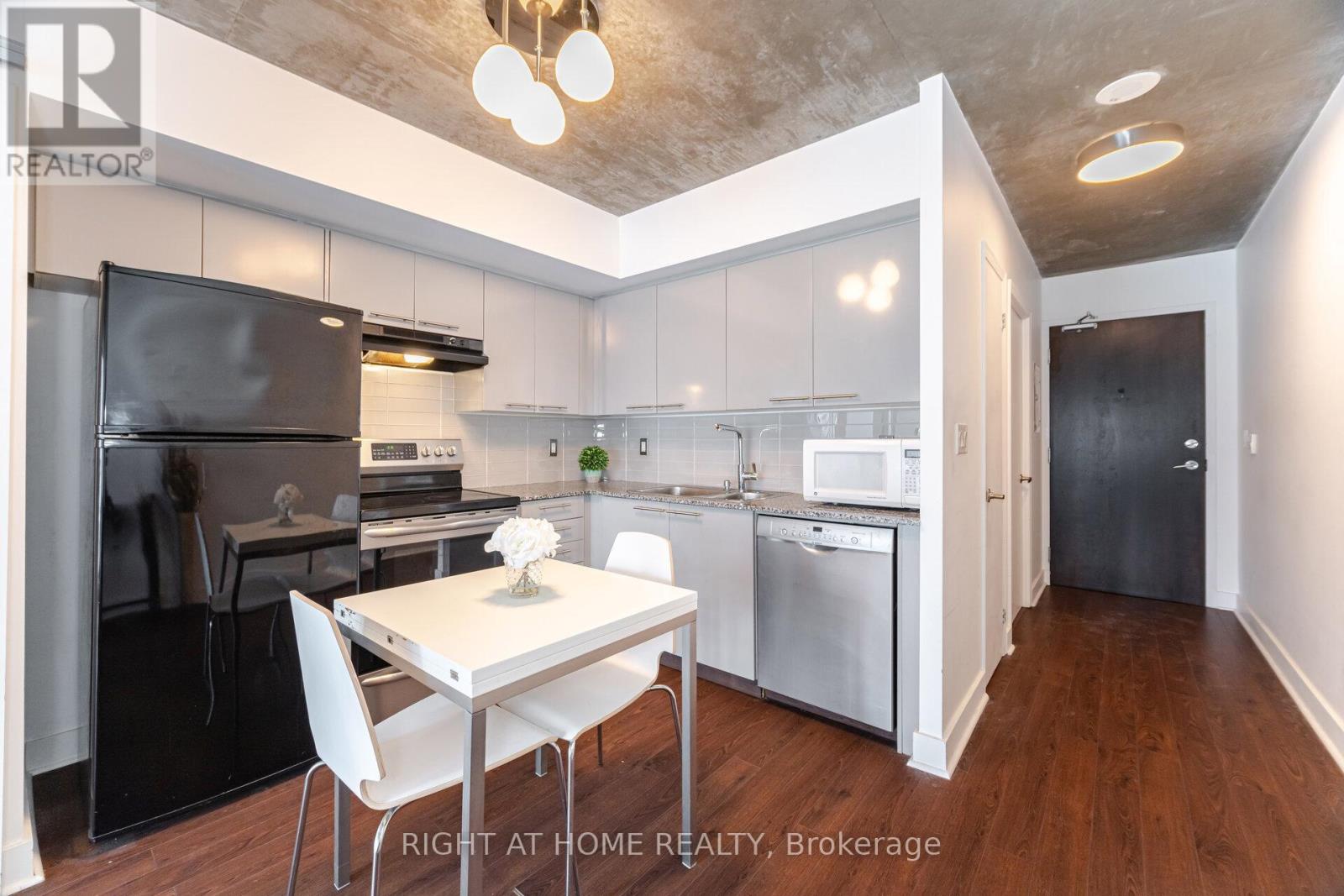 605 - 22 Wellesley Street E, Toronto, Ontario  M4Y 1G3 - Photo 8 - C12455544