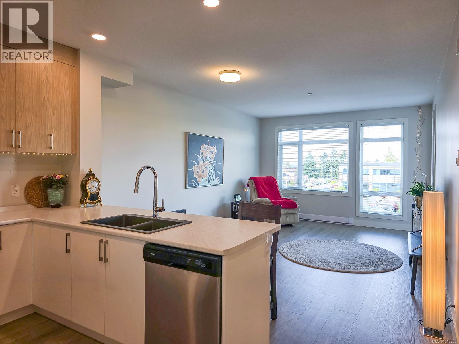 204 6544 Metral Dr, Nanaimo, British Columbia  V9T 2L8 - Photo 1 - 1017230