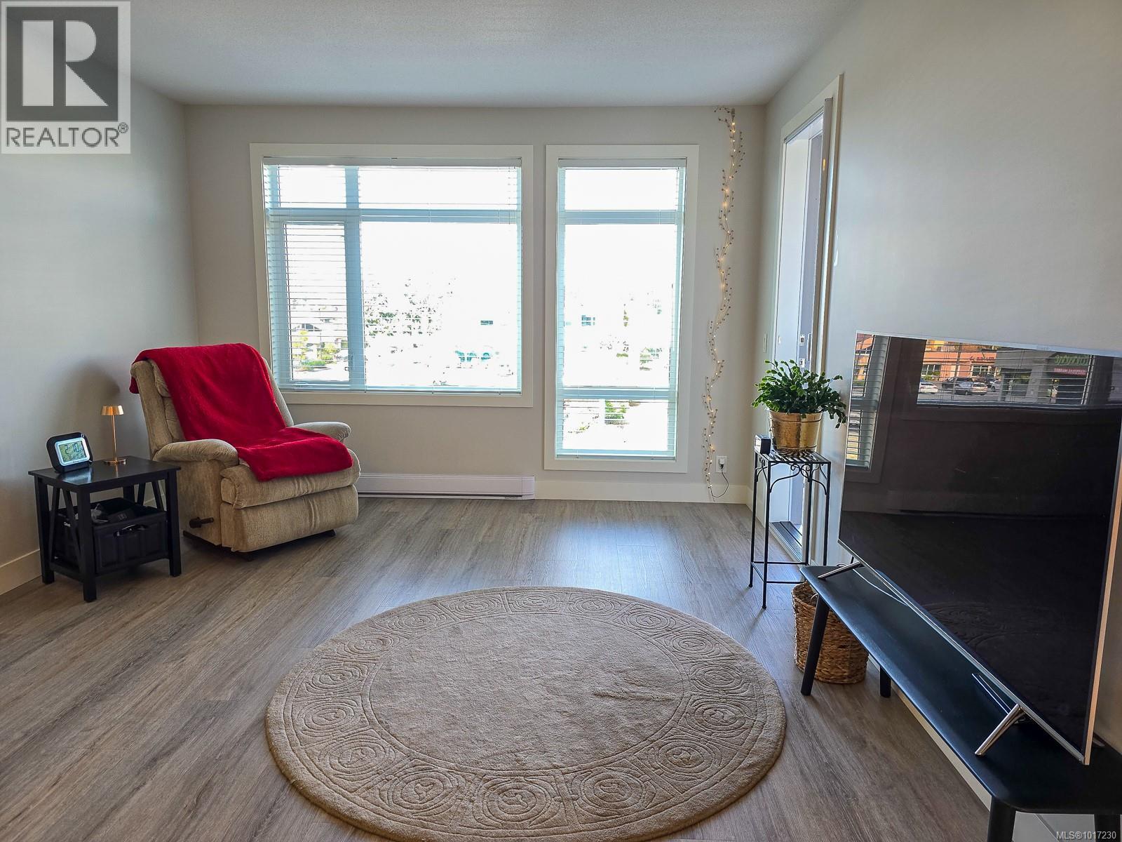 204 6544 Metral Dr, Nanaimo, British Columbia  V9T 2L8 - Photo 3 - 1017230