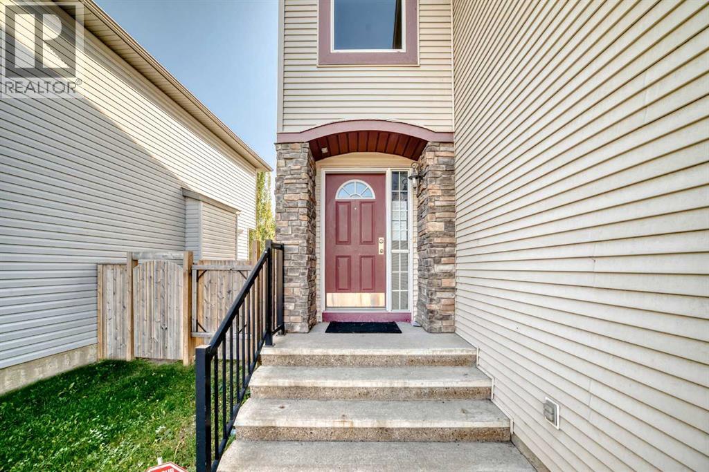 154 New Brighton Lane Se, Calgary, Alberta  T2E 0E2 - Photo 2 - A2259950