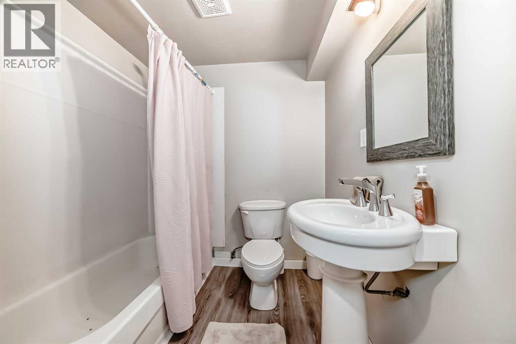 154 New Brighton Lane Se, Calgary, Alberta  T2E 0E2 - Photo 37 - A2259950
