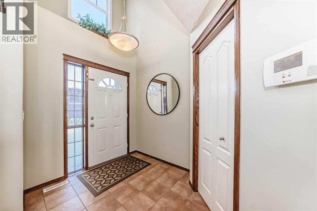 154 New Brighton Lane Se, Calgary, Alberta  T2E 0E2 - Photo 3 - A2259950