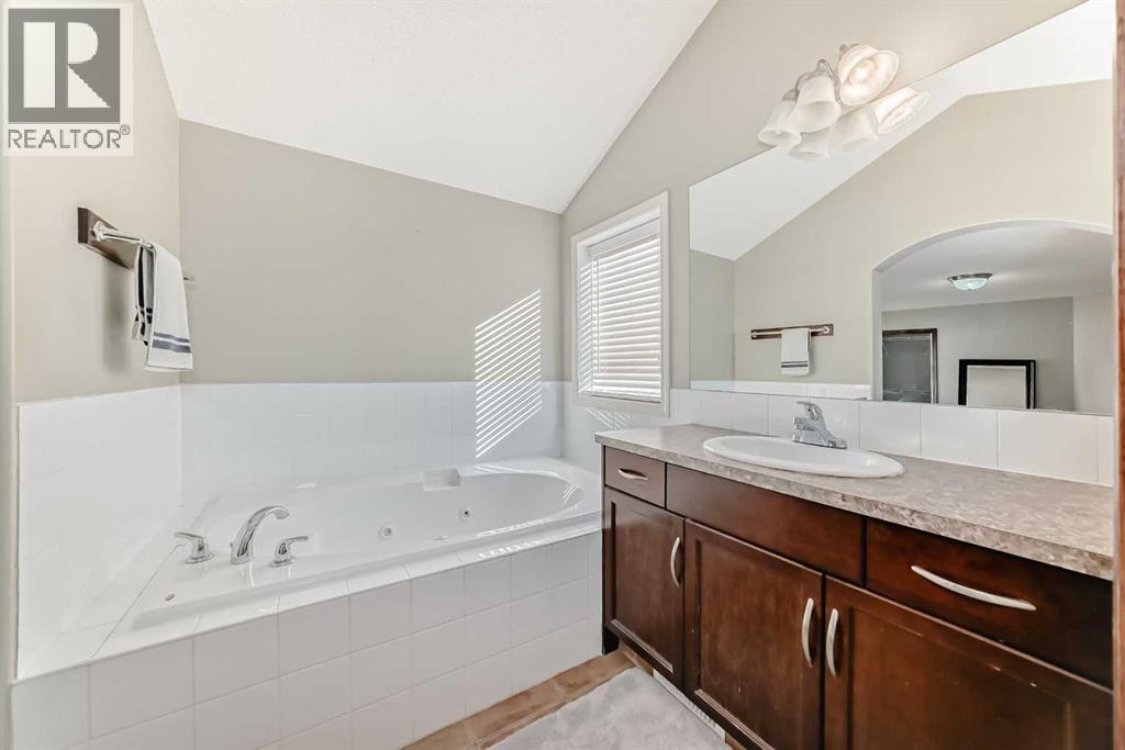 154 New Brighton Lane Se, Calgary, Alberta  T2E 0E2 - Photo 22 - A2259950