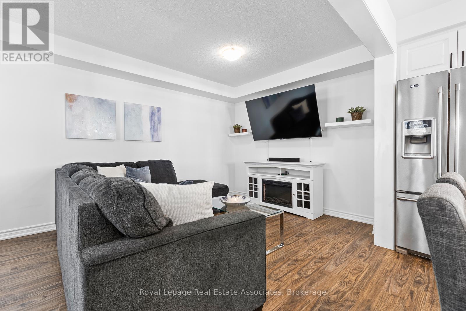1266 Hop Place, Milton, Ontario  L9E 1S4 - Photo 5 - W12455512