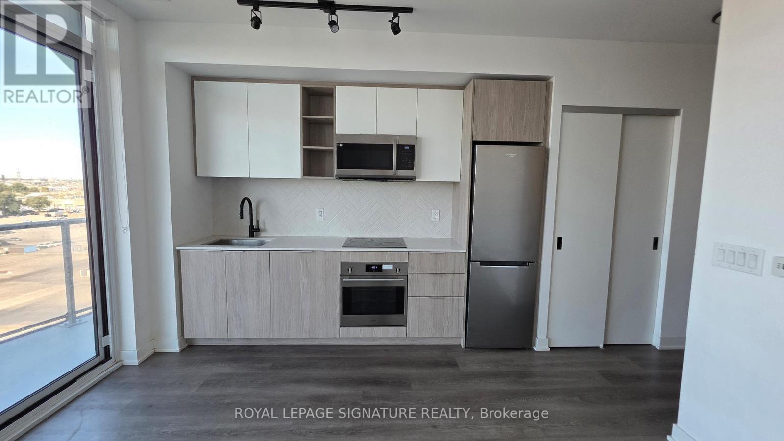 910 - 36 Zorra Street, Toronto, Ontario  M8Z 0G5 - Photo 12 - W12455514