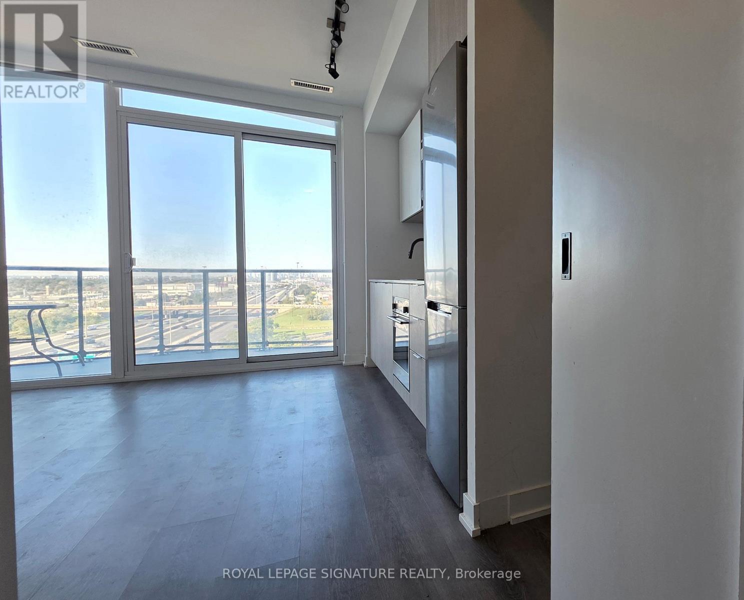910 - 36 Zorra Street, Toronto, Ontario  M8Z 0G5 - Photo 8 - W12455514
