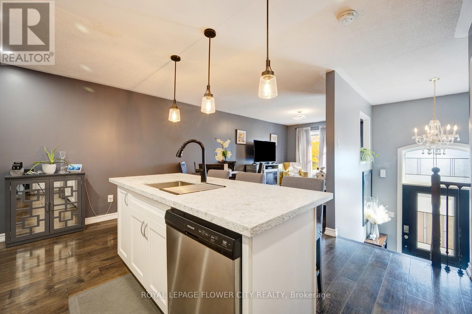 607 Rossellini Drive, Mississauga, Ontario  L5W 1M5 - Photo 11 - W12455521