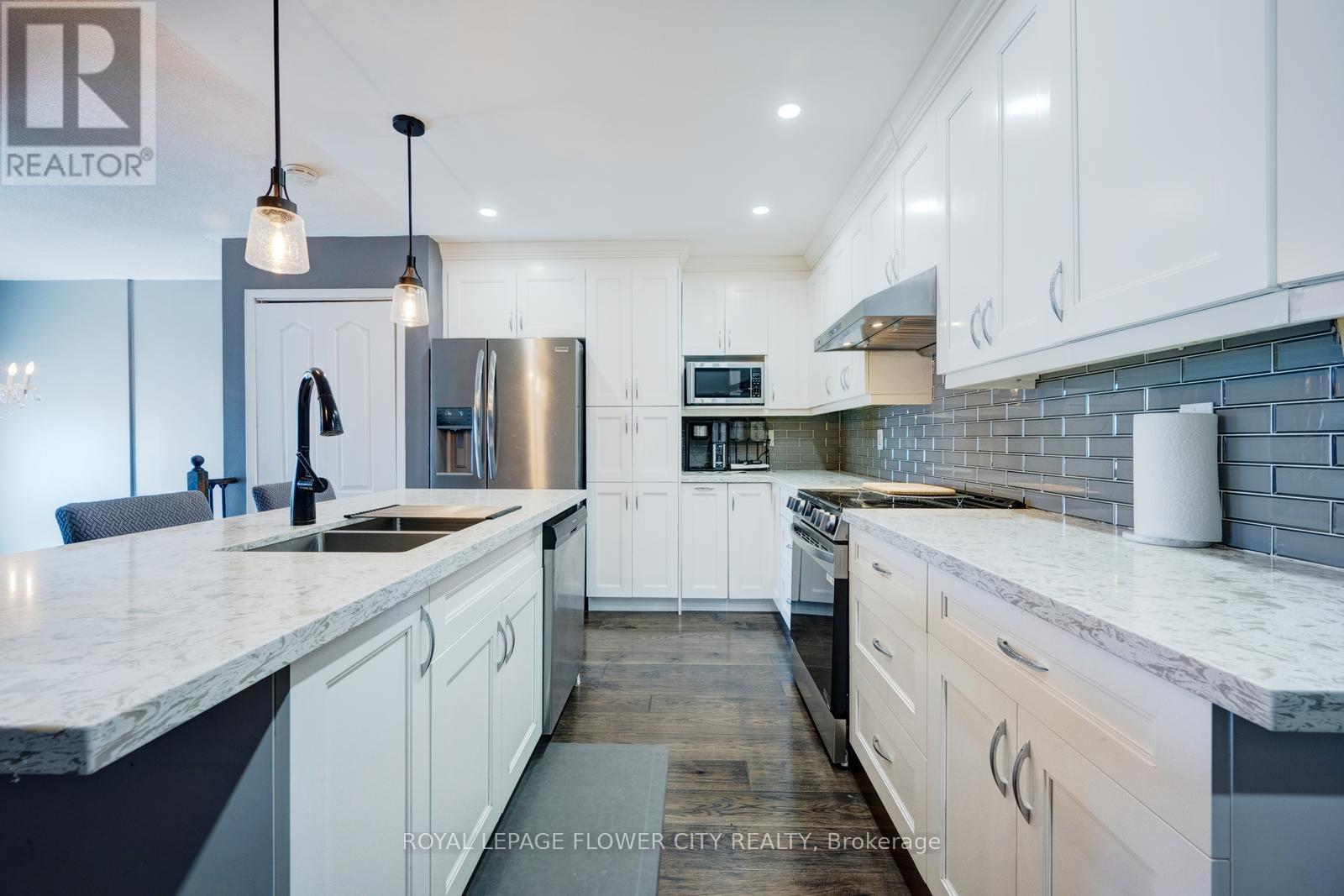 607 Rossellini Drive, Mississauga, Ontario  L5W 1M5 - Photo 13 - W12455521