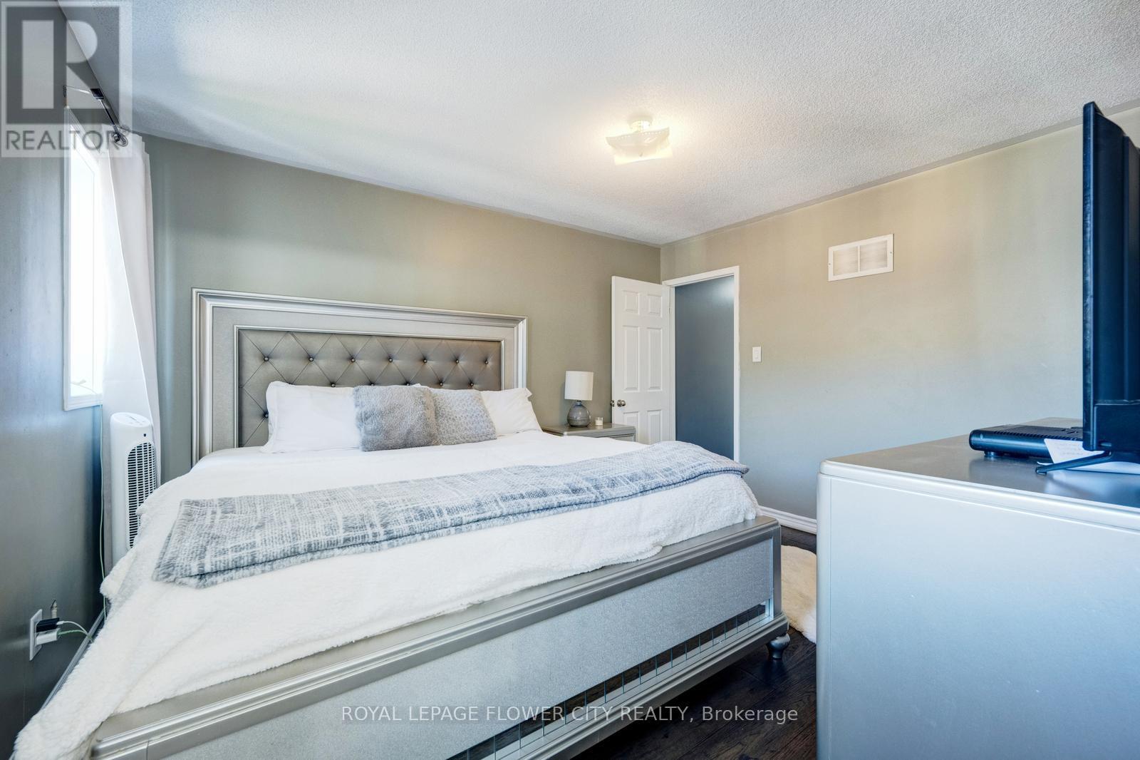 607 Rossellini Drive, Mississauga, Ontario  L5W 1M5 - Photo 19 - W12455521