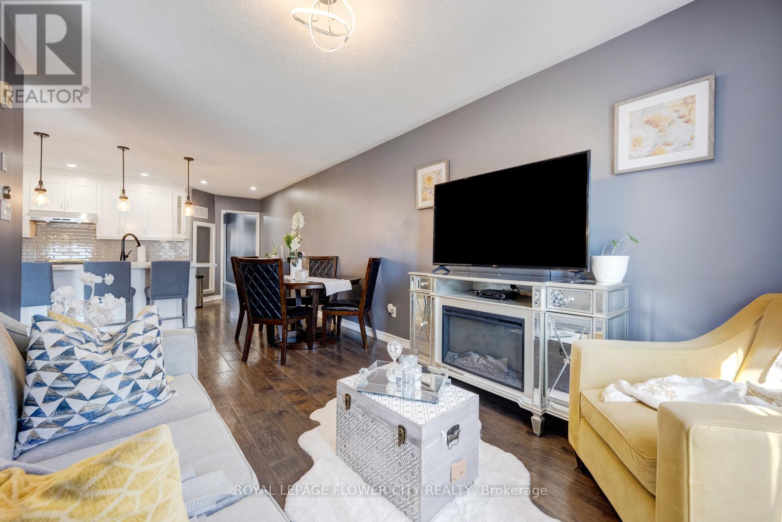 607 Rossellini Drive, Mississauga, Ontario  L5W 1M5 - Photo 5 - W12455521