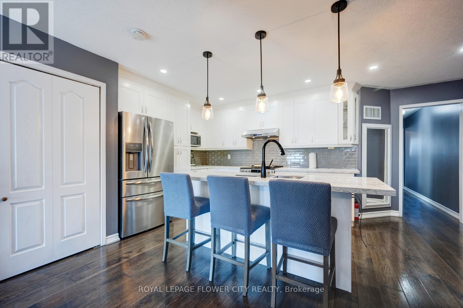 607 Rossellini Drive, Mississauga, Ontario  L5W 1M5 - Photo 7 - W12455521