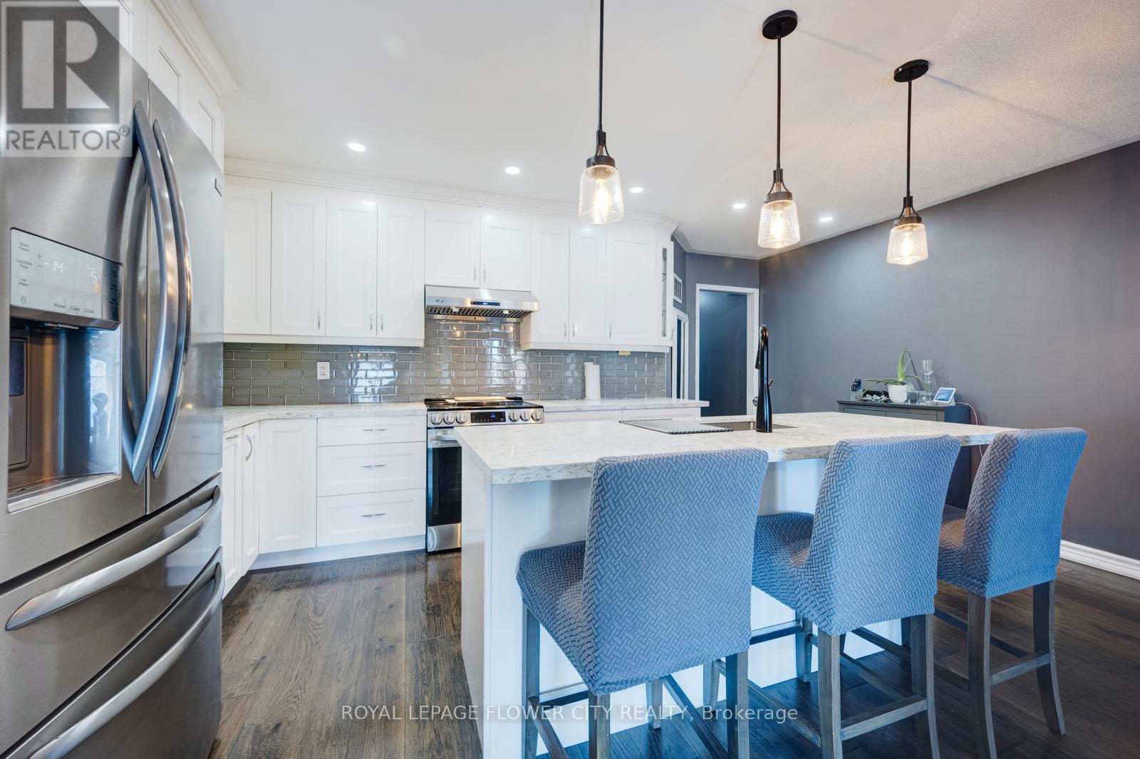 607 Rossellini Drive, Mississauga, Ontario  L5W 1M5 - Photo 8 - W12455521