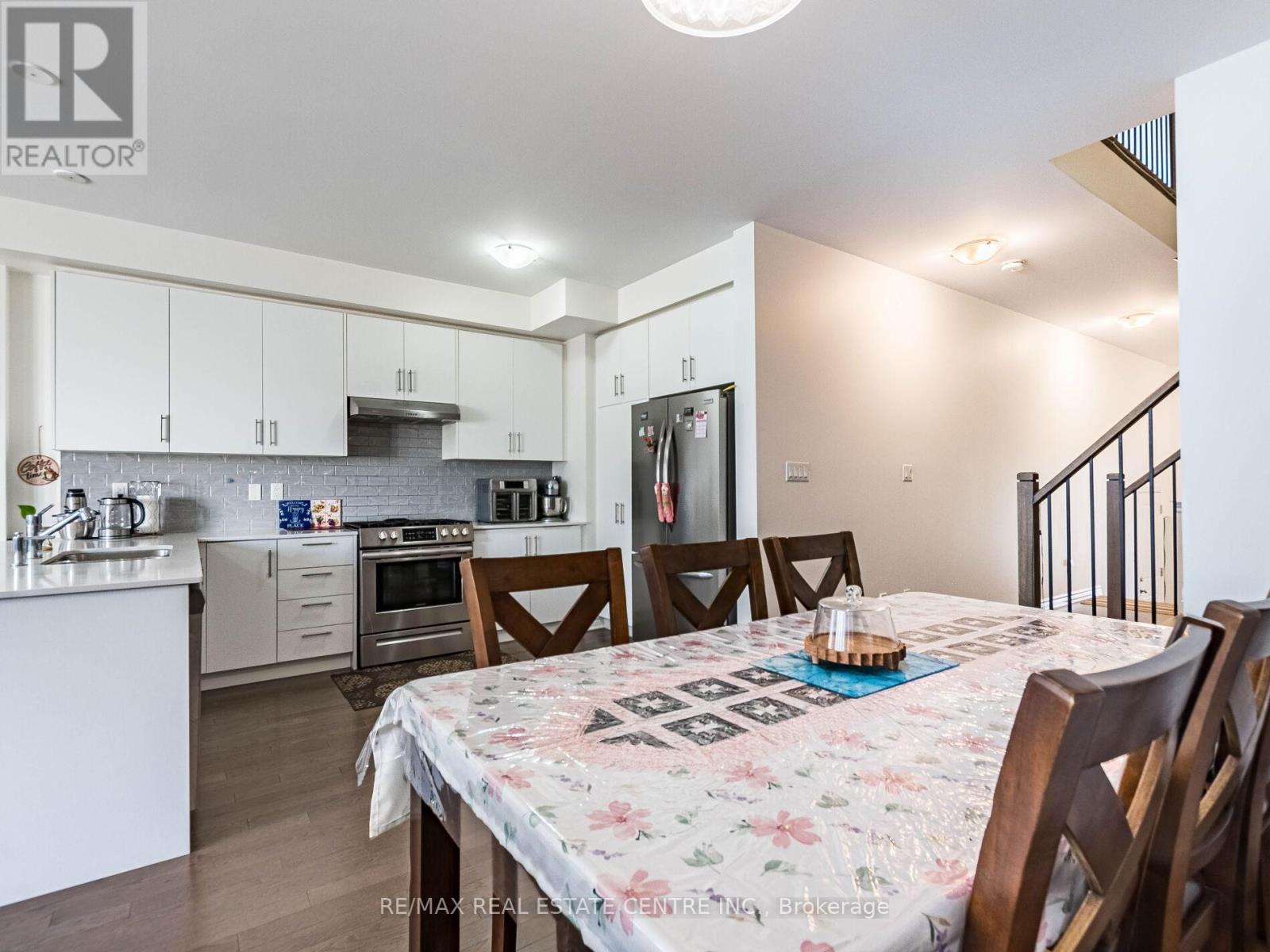 1157 Restivo Lane, Milton, Ontario  L9T 2X5 - Photo 12 - W12455522