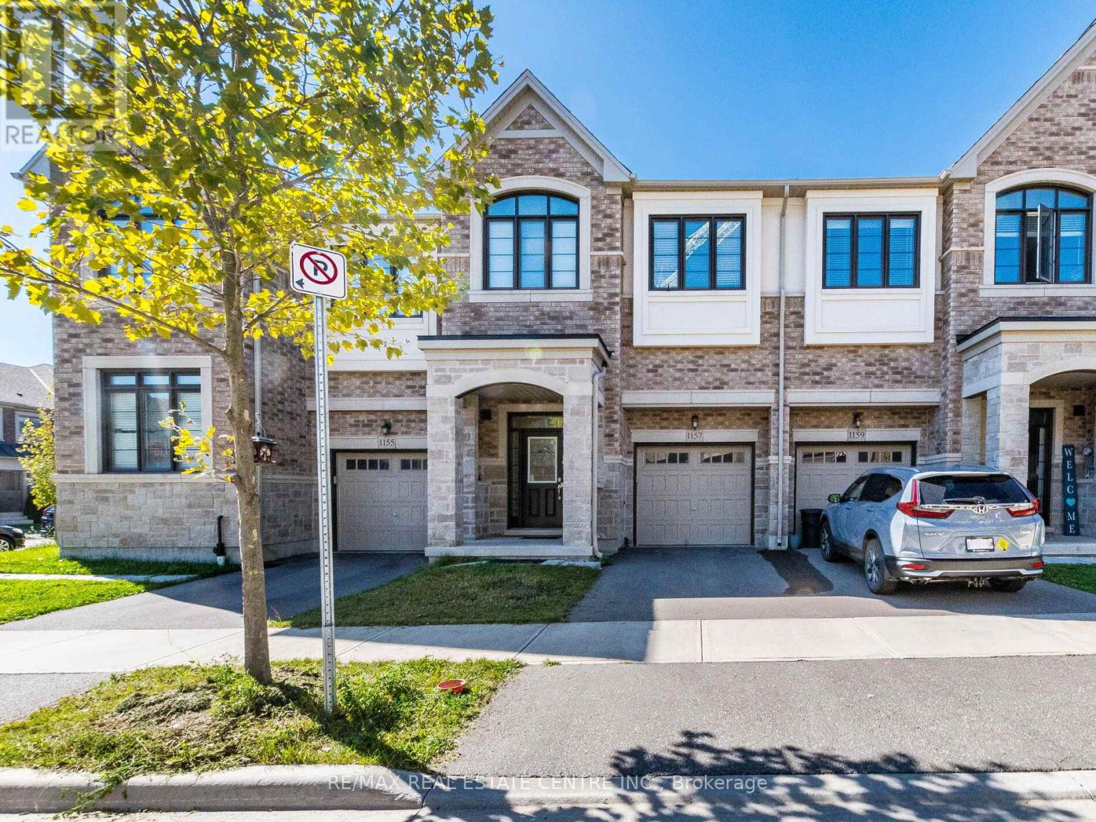 1157 Restivo Lane, Milton, Ontario  L9T 2X5 - Photo 2 - W12455522