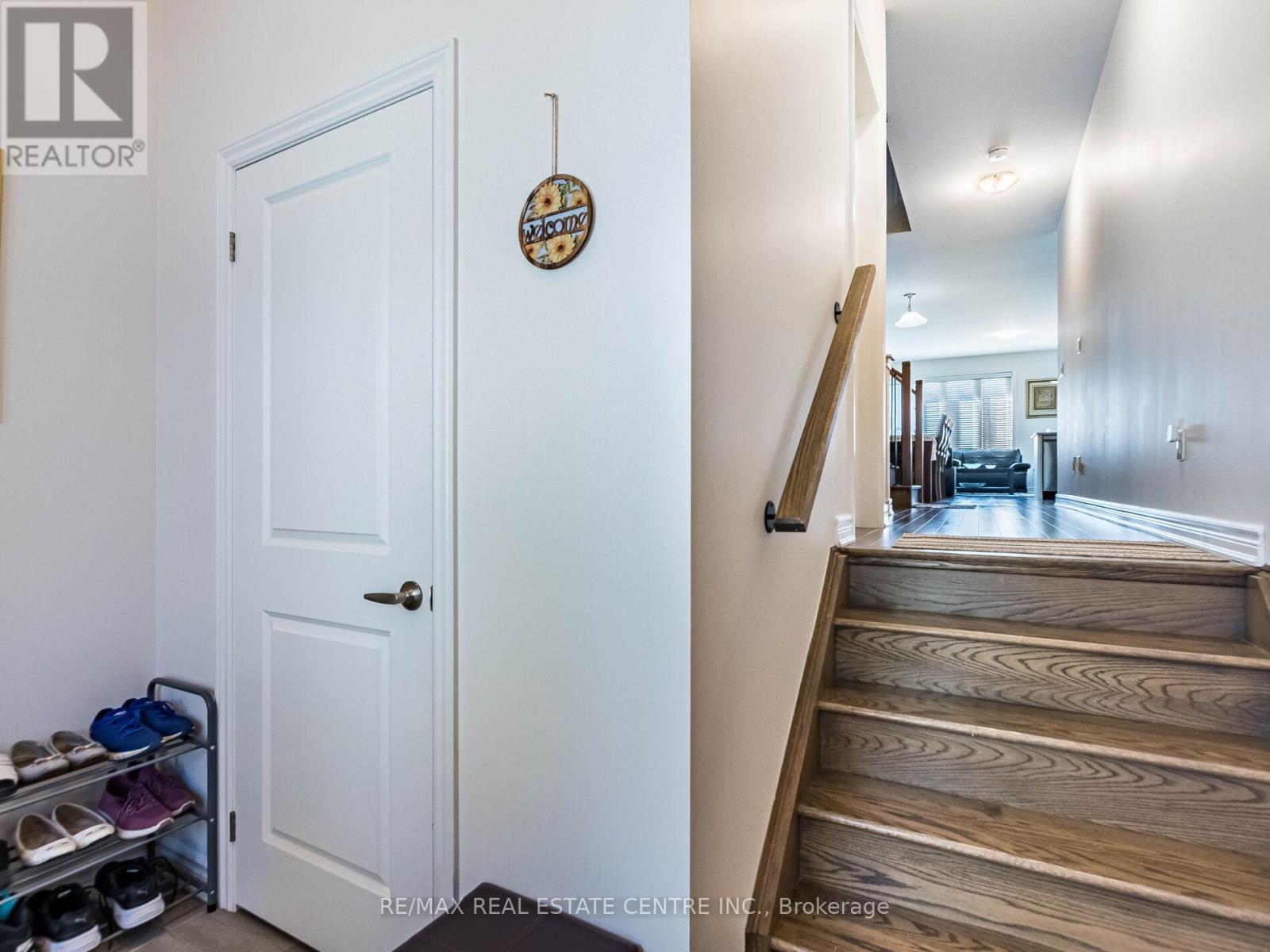 1157 Restivo Lane, Milton, Ontario  L9T 2X5 - Photo 5 - W12455522