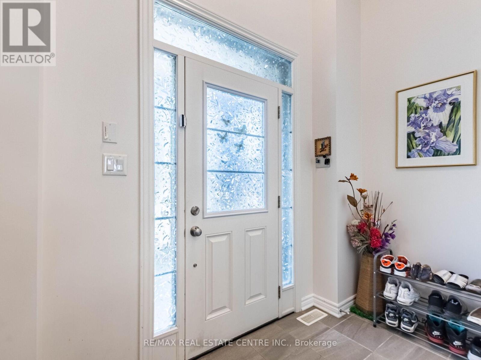1157 Restivo Lane, Milton, Ontario  L9T 2X5 - Photo 6 - W12455522