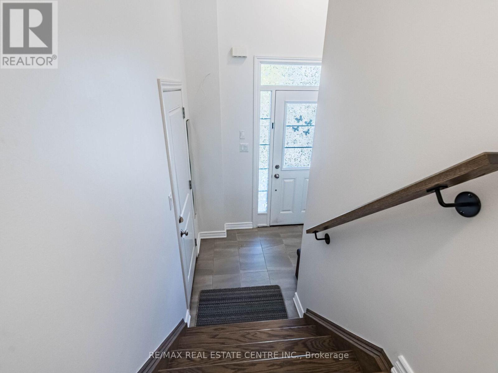 1157 Restivo Lane, Milton, Ontario  L9T 2X5 - Photo 8 - W12455522