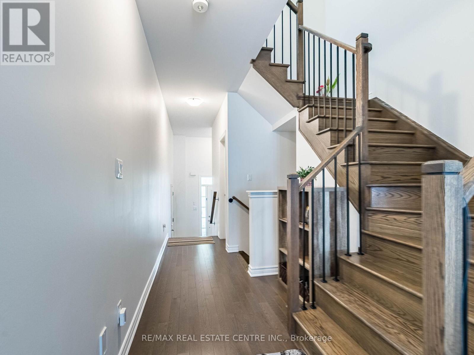 1157 Restivo Lane, Milton, Ontario  L9T 2X5 - Photo 9 - W12455522