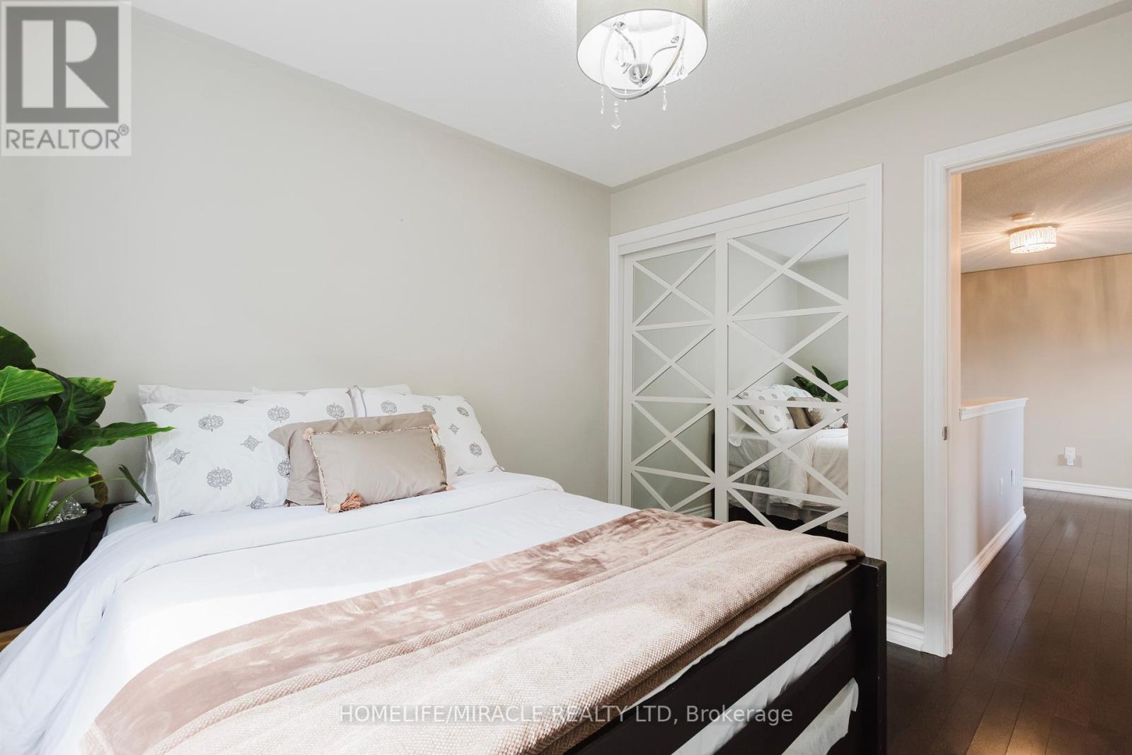 926 Whewell Trail, Milton, Ontario  L9T 8C7 - Photo 12 - W12455524