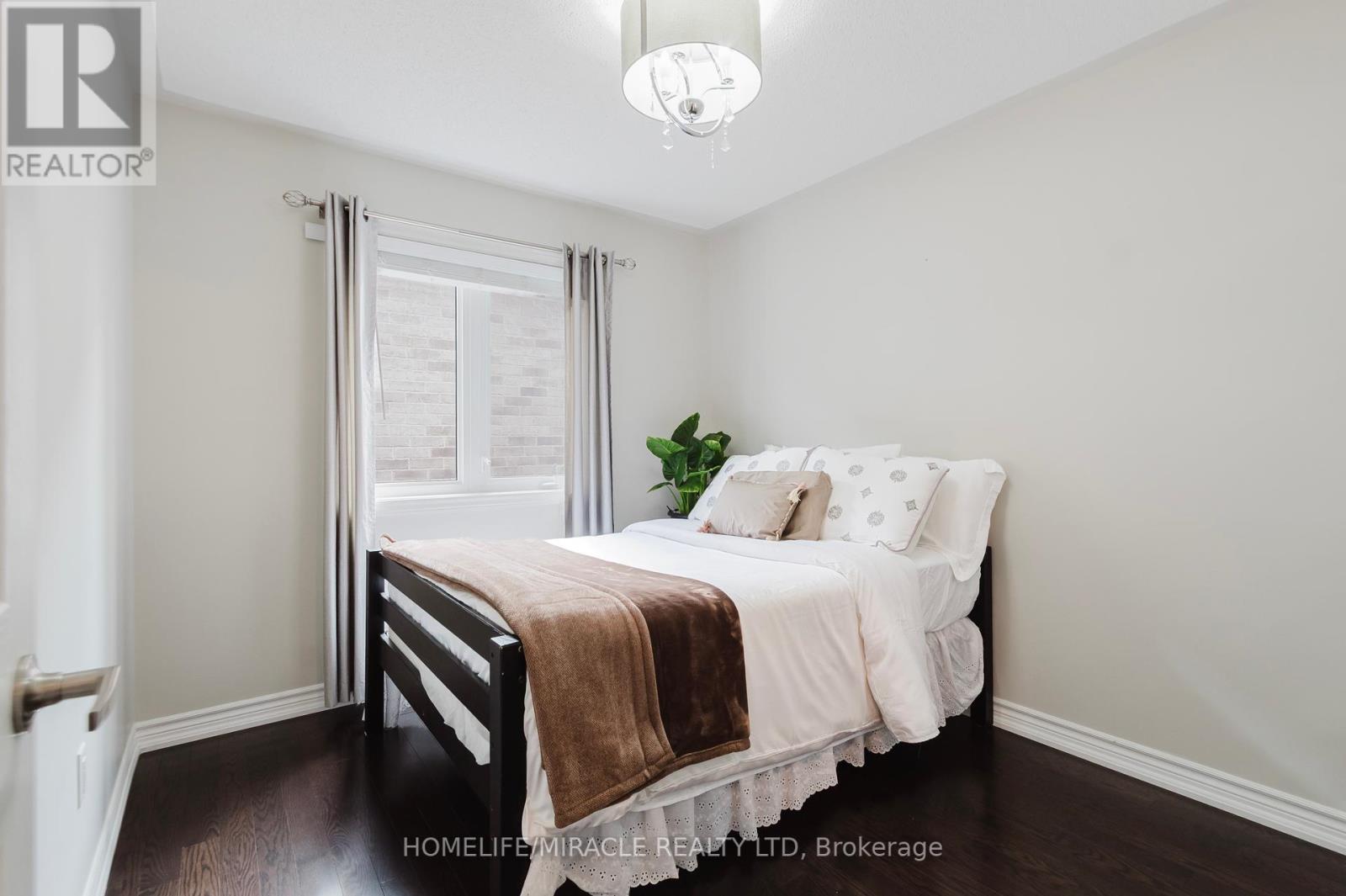 926 Whewell Trail, Milton, Ontario  L9T 8C7 - Photo 13 - W12455524