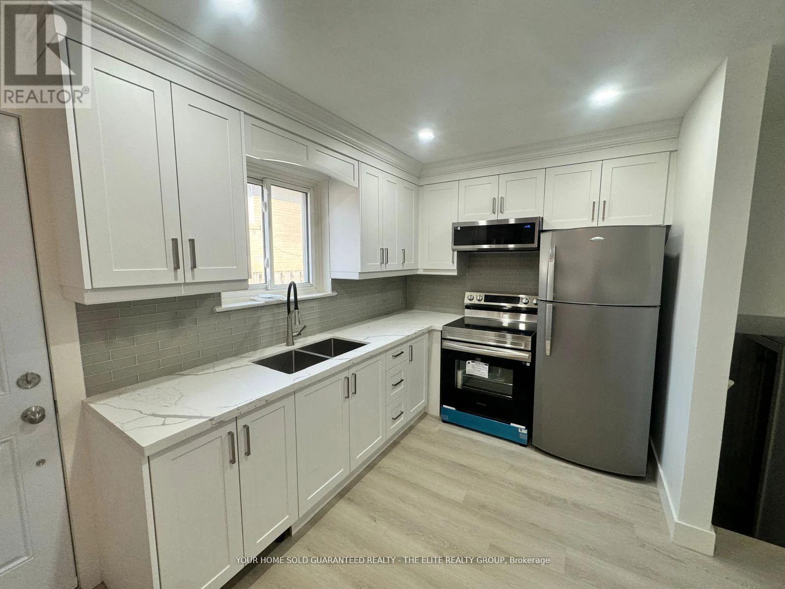 3276 Victory Crescent, Mississauga, Ontario  L4T 1L9 - Photo 9 - W12455527
