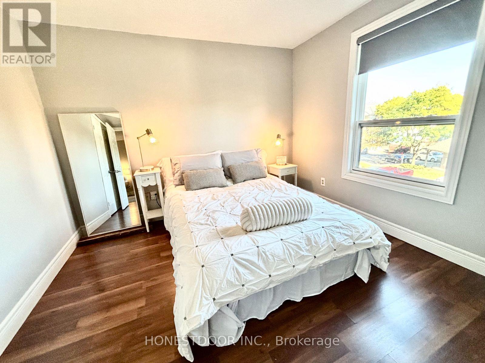 304 - 2030 Cleaver Avenue, Burlington, Ontario  L7M 4C3 - Photo 14 - W12455528
