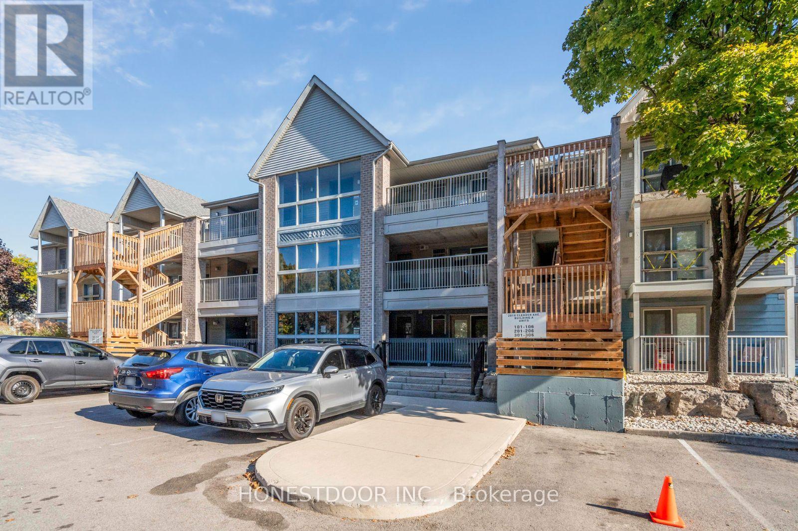 304 - 2030 Cleaver Avenue, Burlington, Ontario  L7M 4C3 - Photo 3 - W12455528