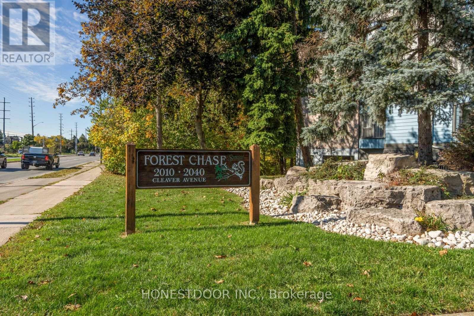 304 - 2030 Cleaver Avenue, Burlington, Ontario  L7M 4C3 - Photo 4 - W12455528