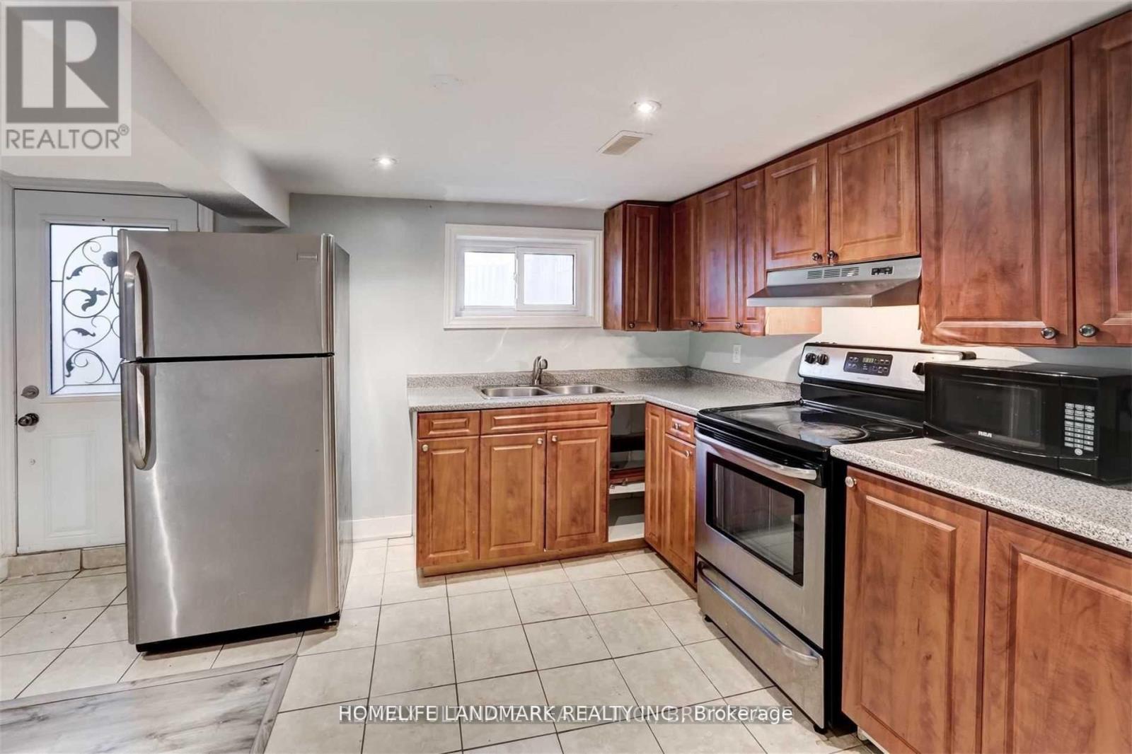 67 Bala Avenue, Toronto, Ontario  M6M 2E2 - Photo 15 - W12455536