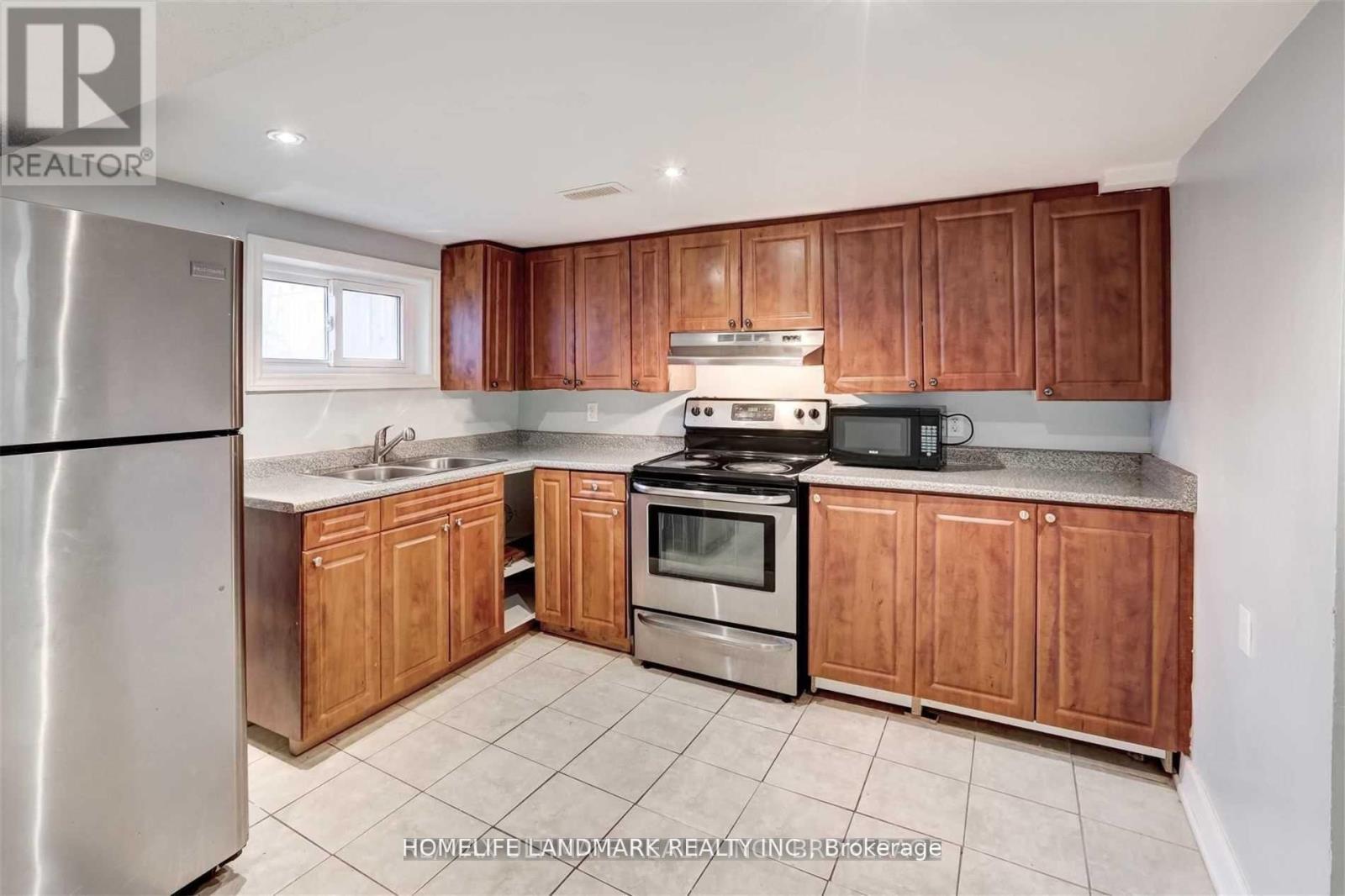 67 Bala Avenue, Toronto, Ontario  M6M 2E2 - Photo 17 - W12455536