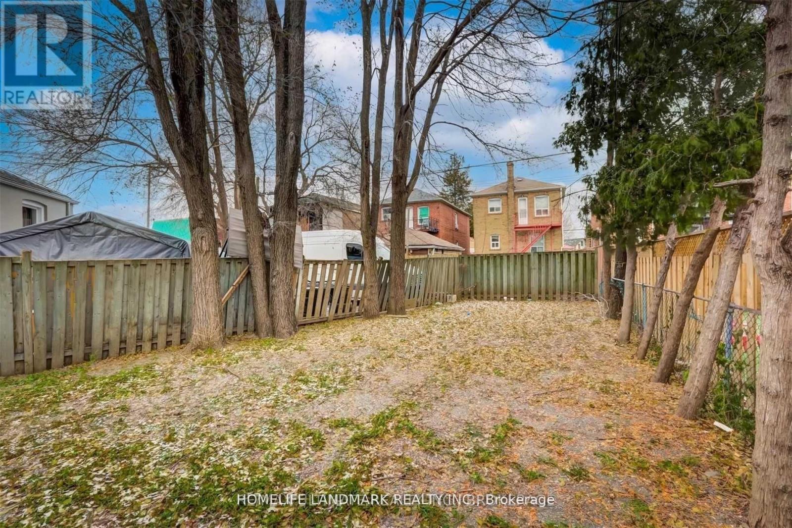 67 Bala Avenue, Toronto, Ontario  M6M 2E2 - Photo 28 - W12455536