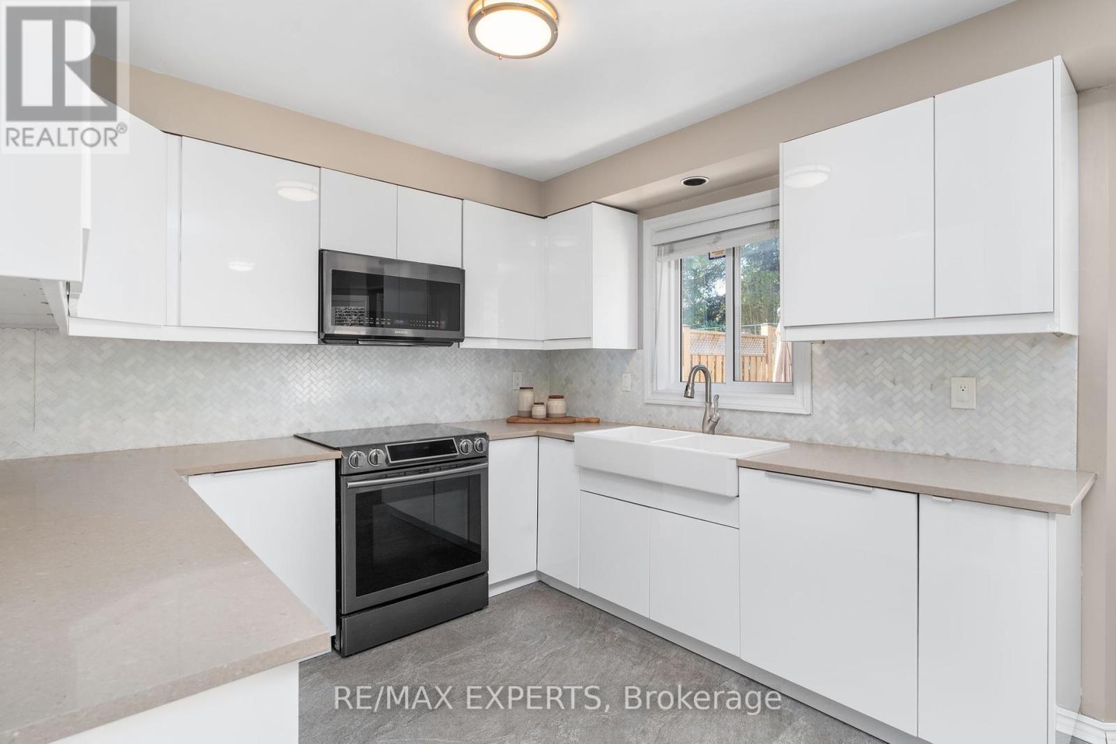 8 Strawberry Hill Court, Caledon, Ontario  L7E 1R9 - Photo 14 - W12455538
