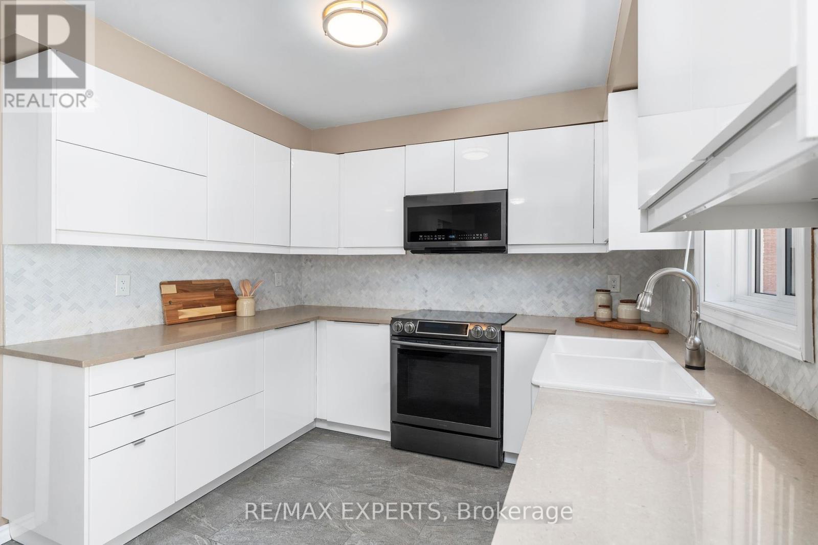 8 Strawberry Hill Court, Caledon, Ontario  L7E 1R9 - Photo 15 - W12455538