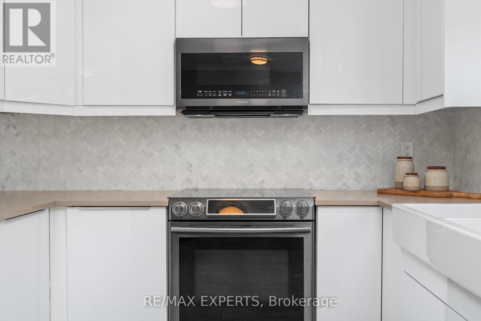 8 Strawberry Hill Court, Caledon, Ontario  L7E 1R9 - Photo 16 - W12455538