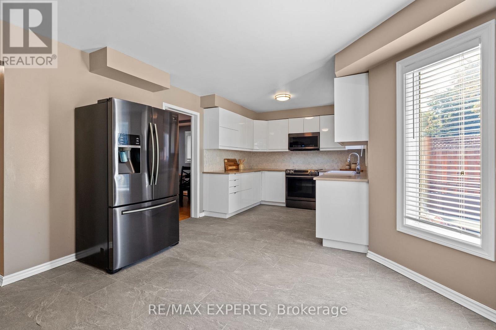 8 Strawberry Hill Court, Caledon, Ontario  L7E 1R9 - Photo 19 - W12455538